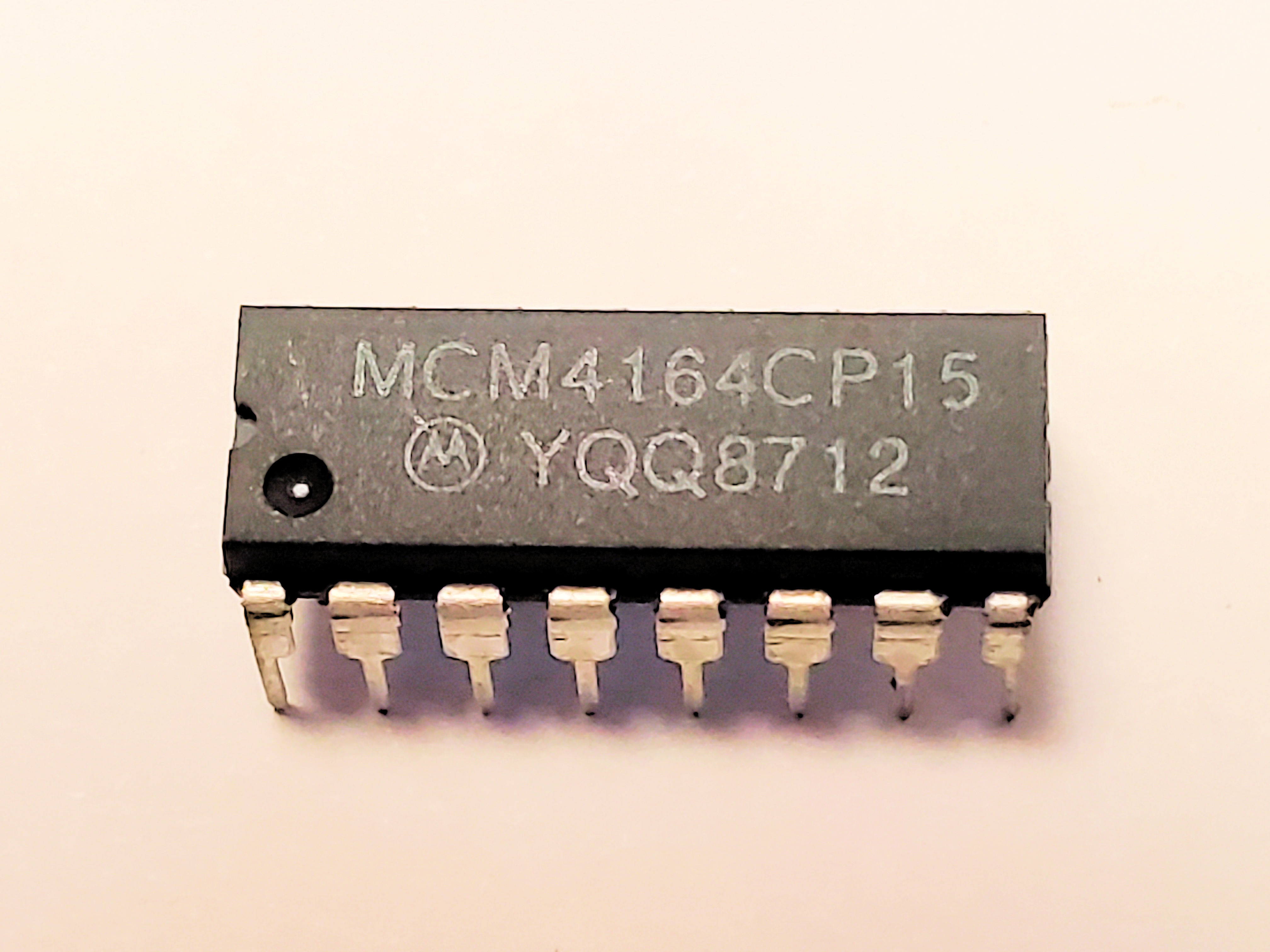 MCM4164CP-15  64K DRAM 16P DIP