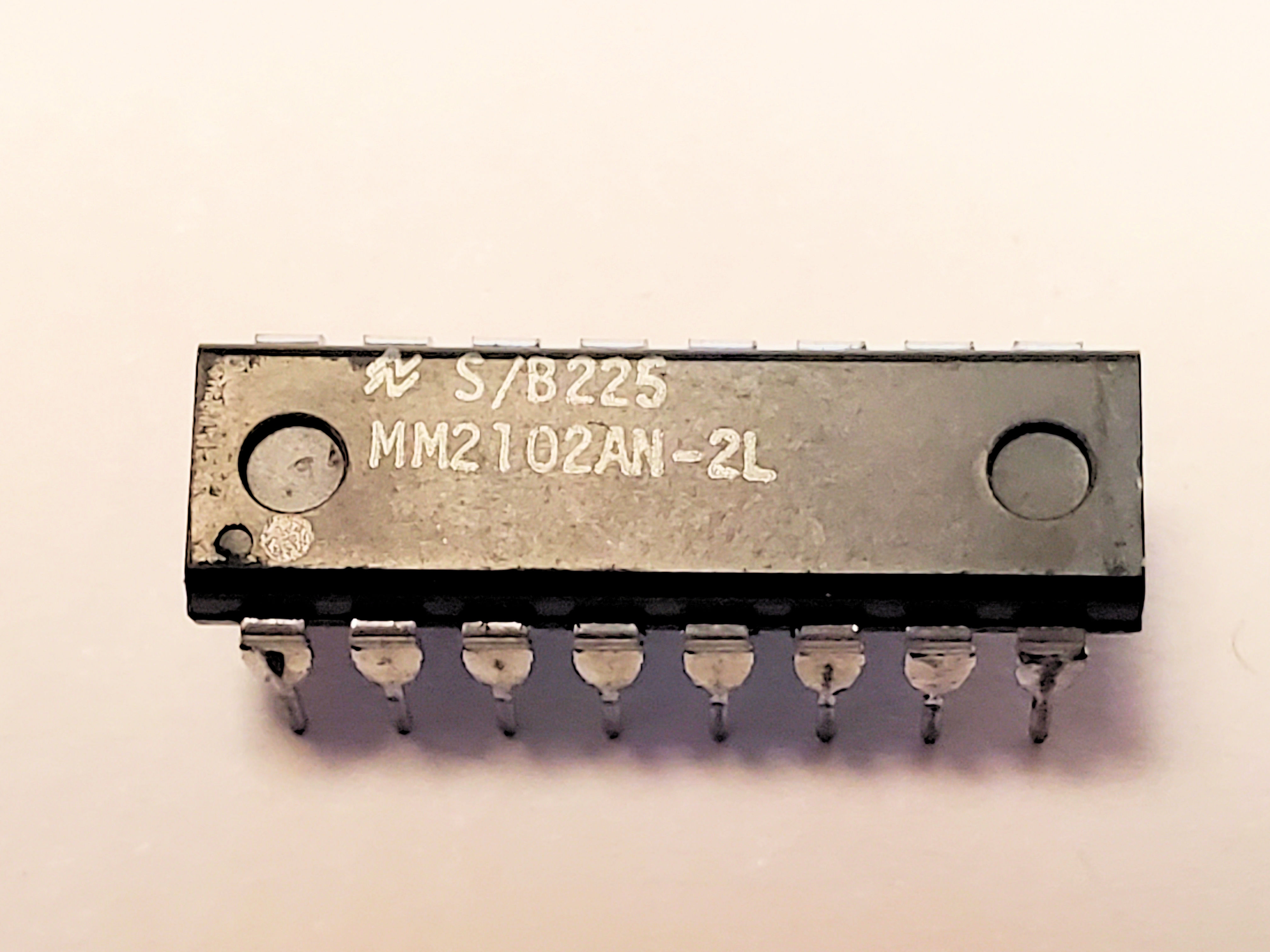 MM2102AN-2L       16P DIP