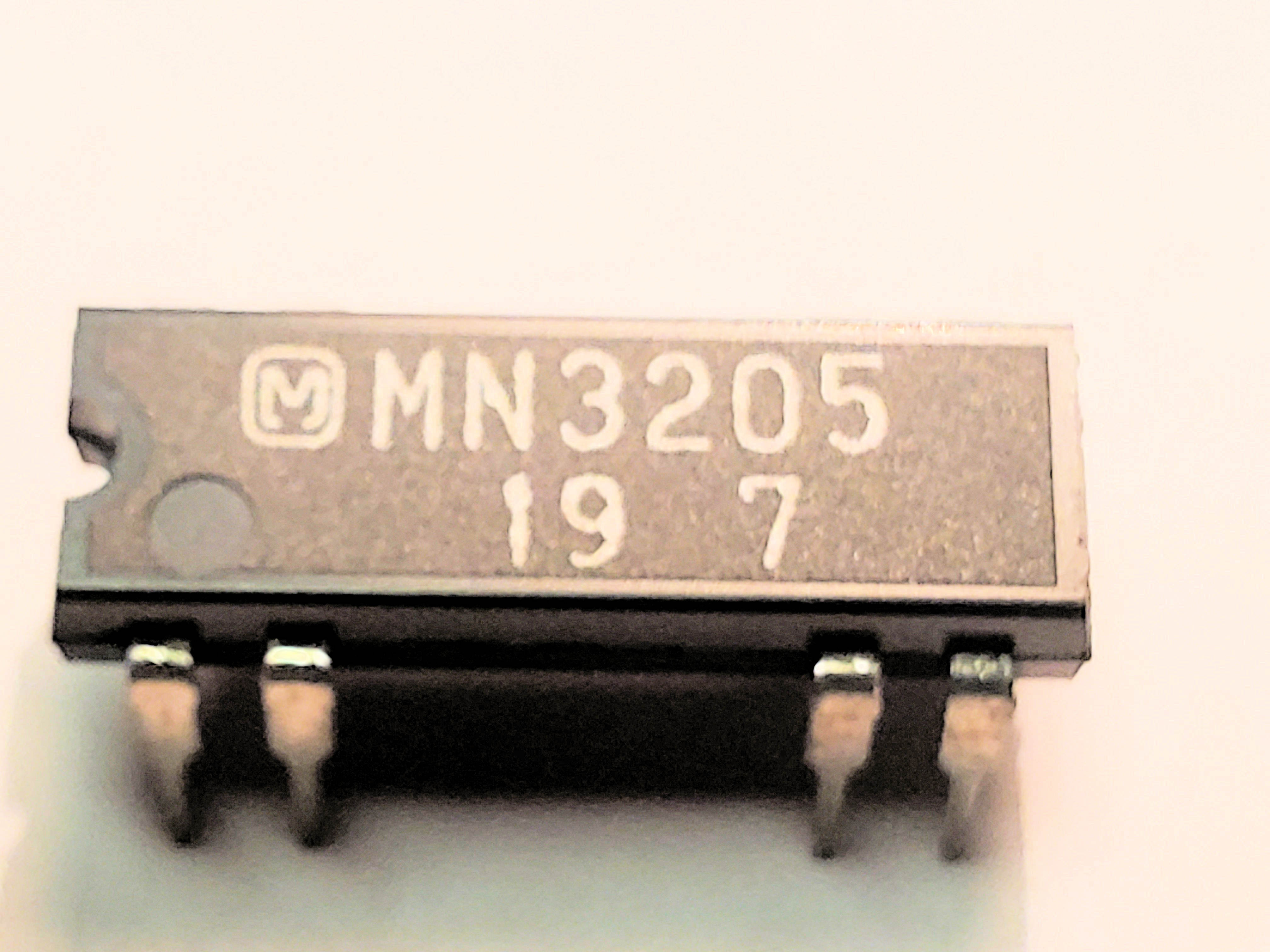 MN3205            4P DIP