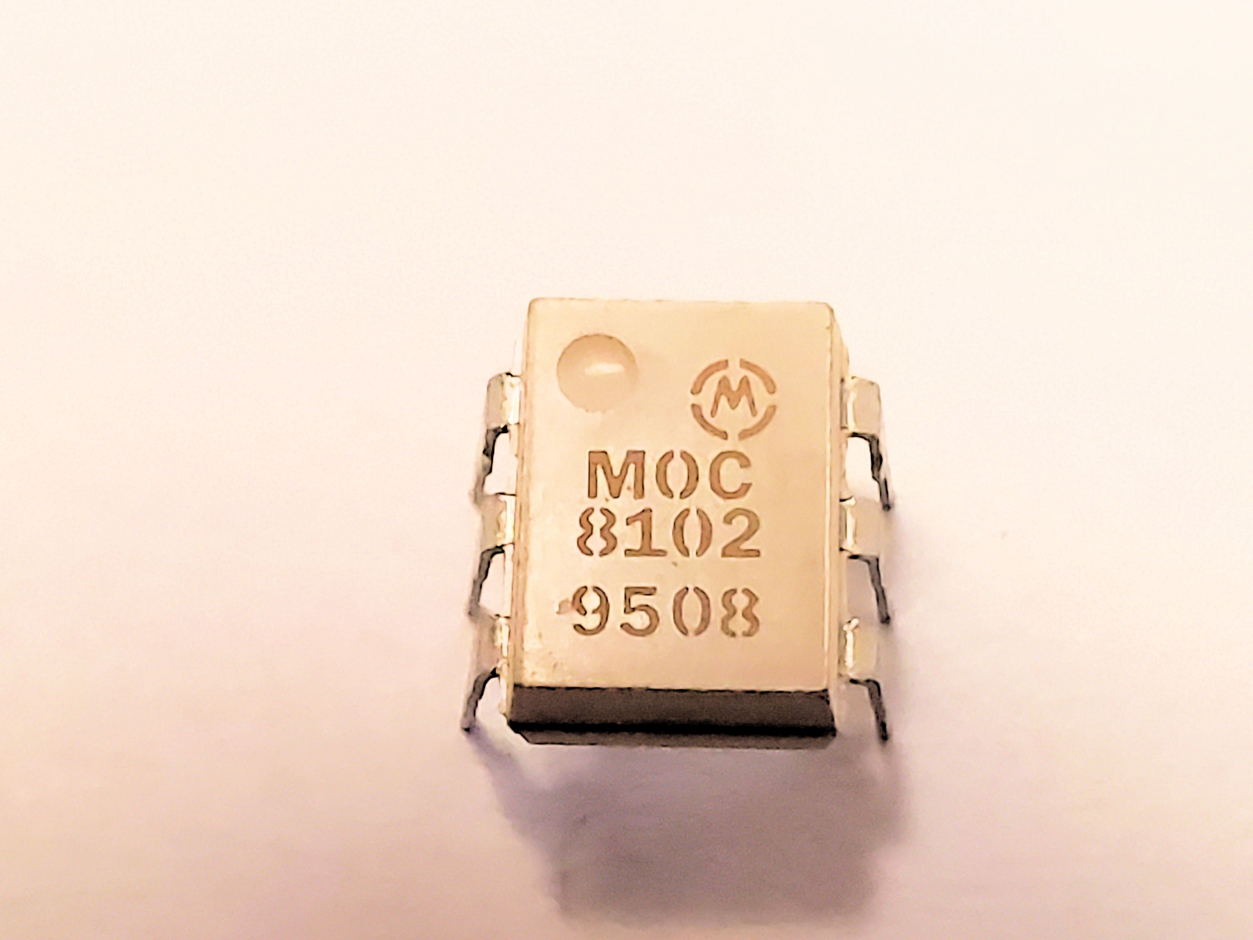 MOC8102  OPTO        6P DIP