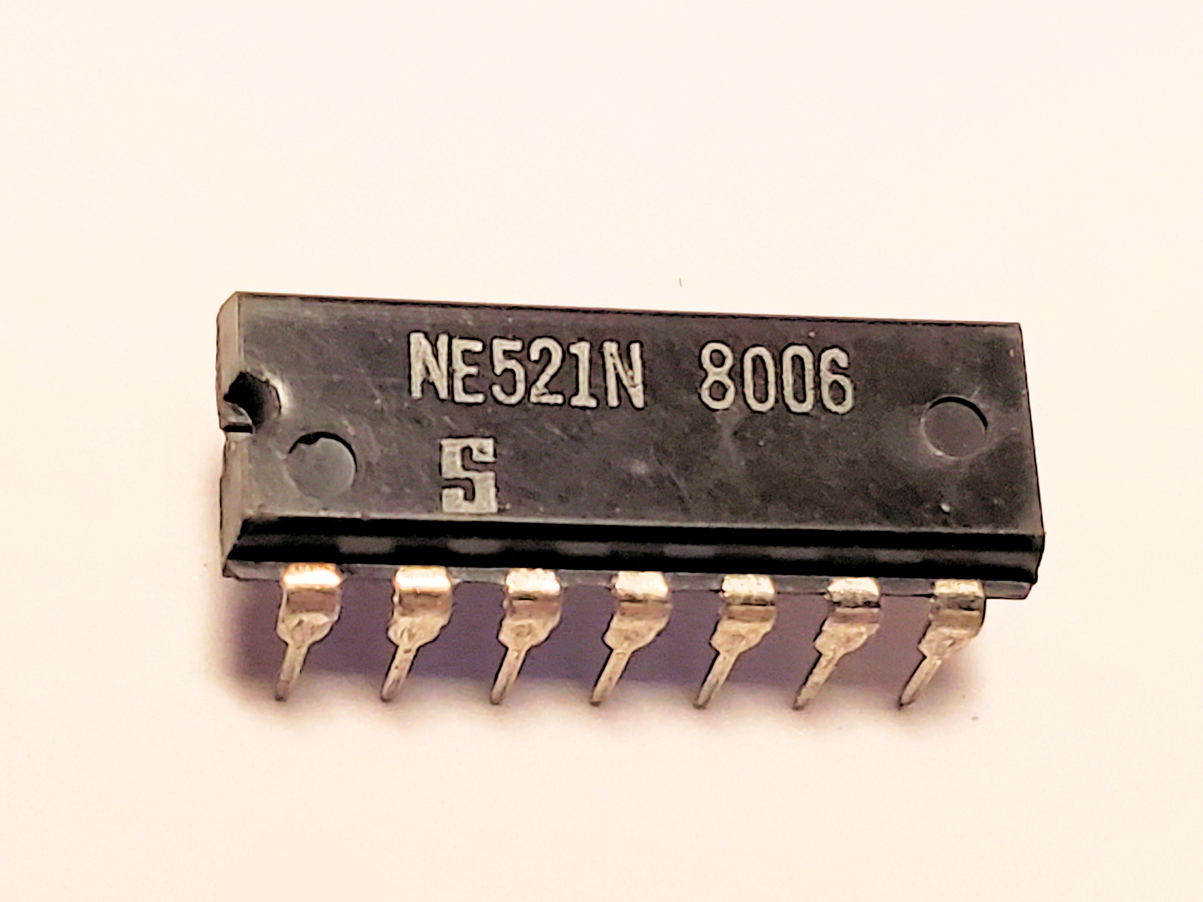 NE521N     14P DIP