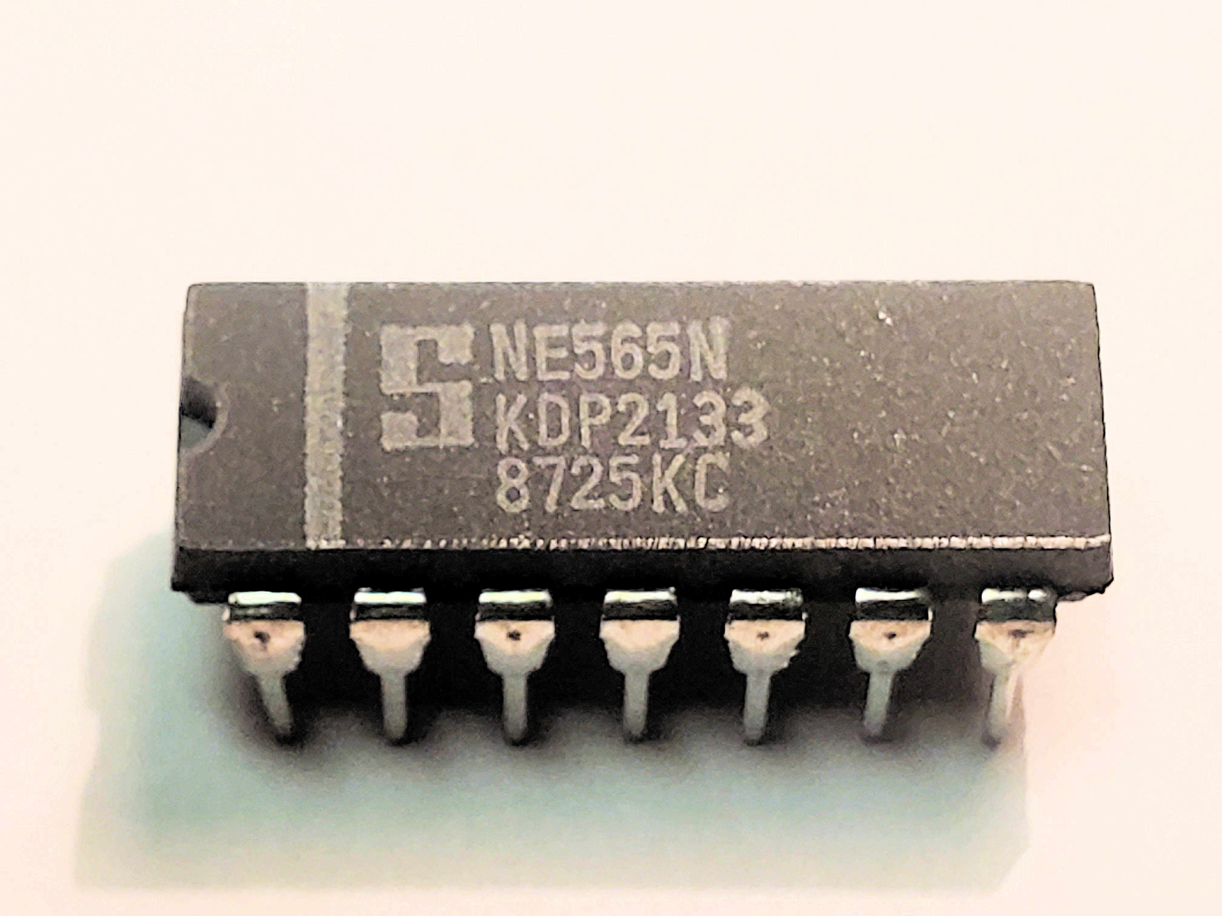 NE565      14P DIP