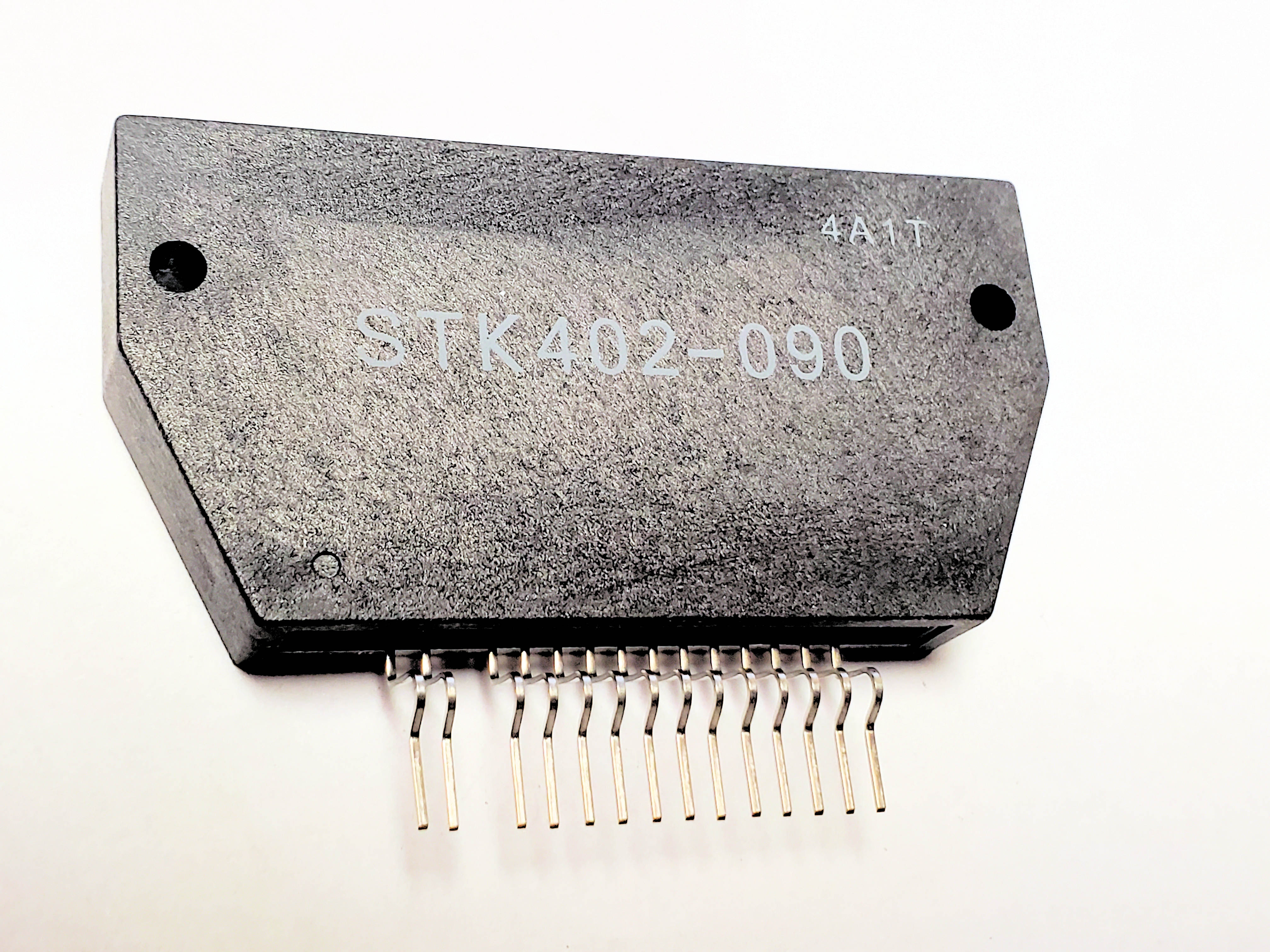 STK402-090      14P SIP