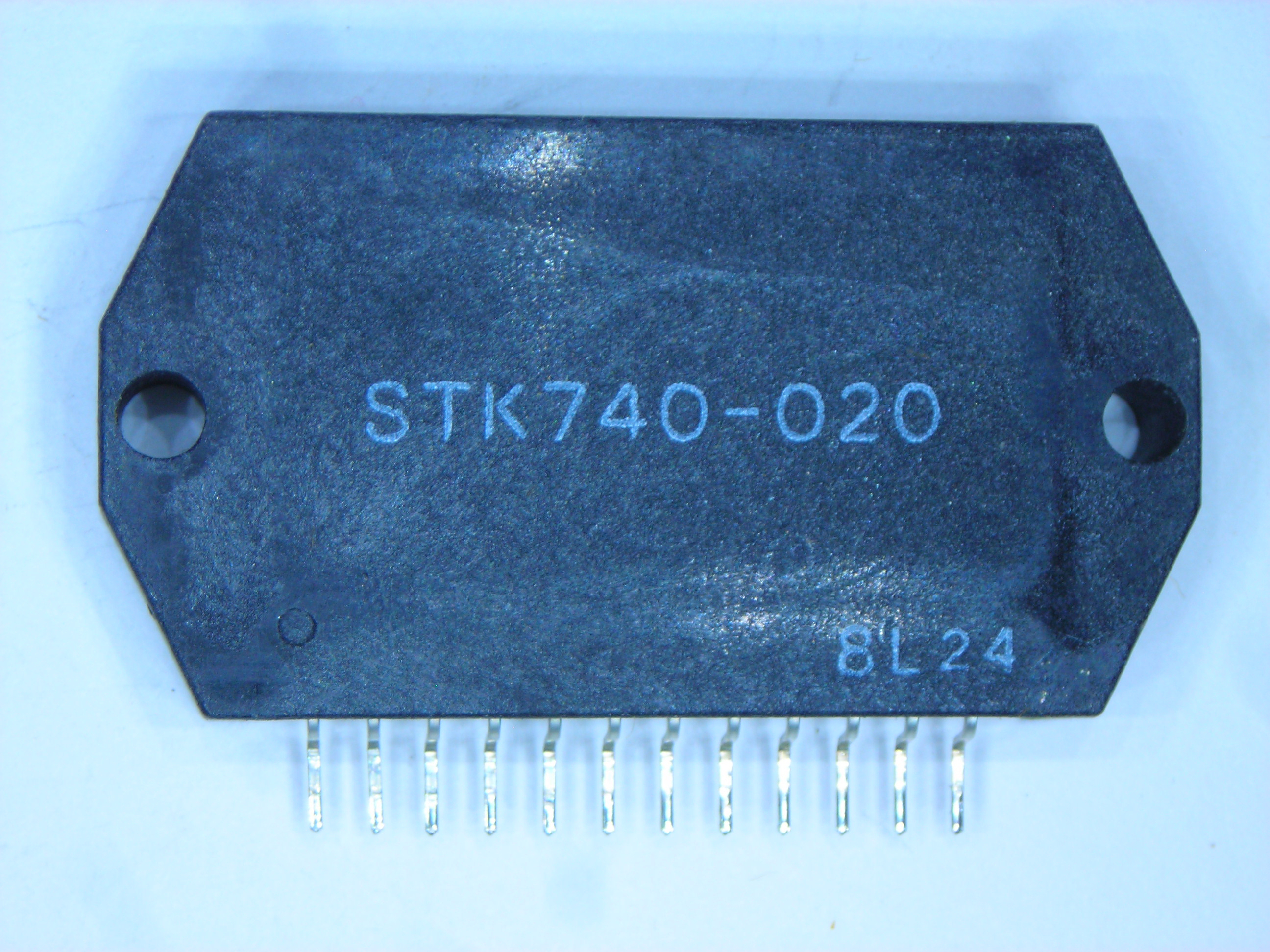 STK740-020        12P SIP