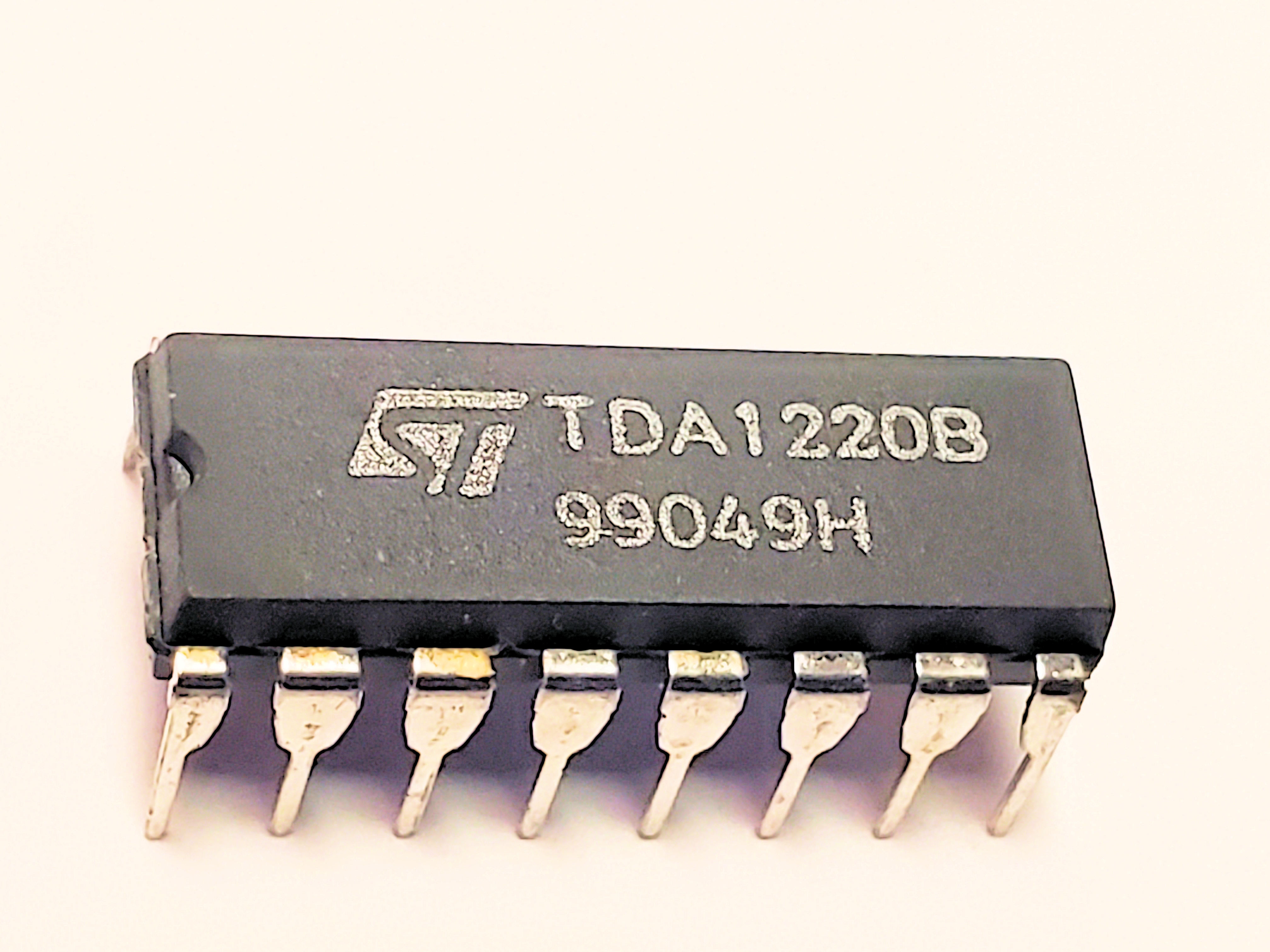 TDA1220B      16P DIP