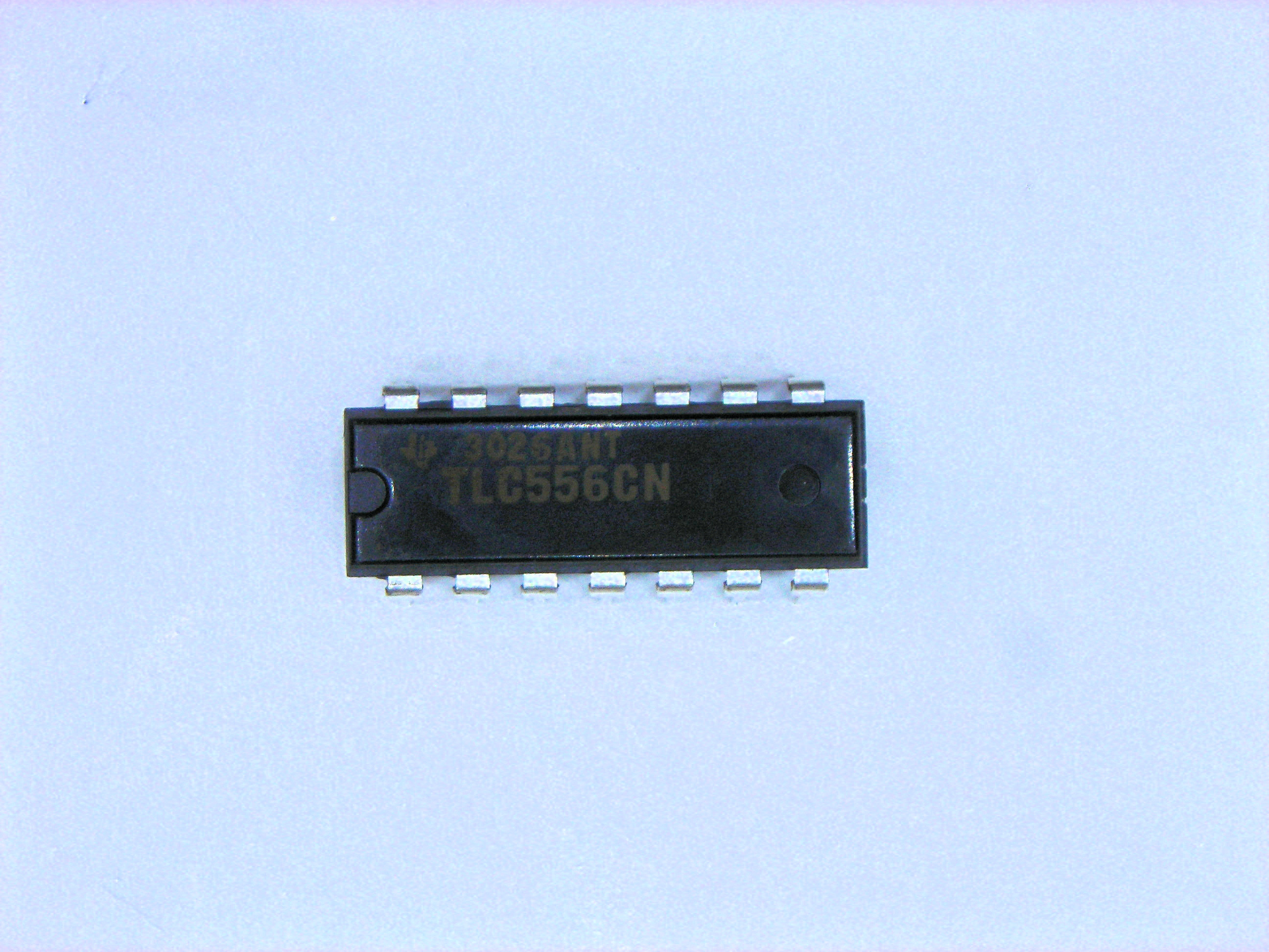 TLC556CN 556  CMOS  14P DIP