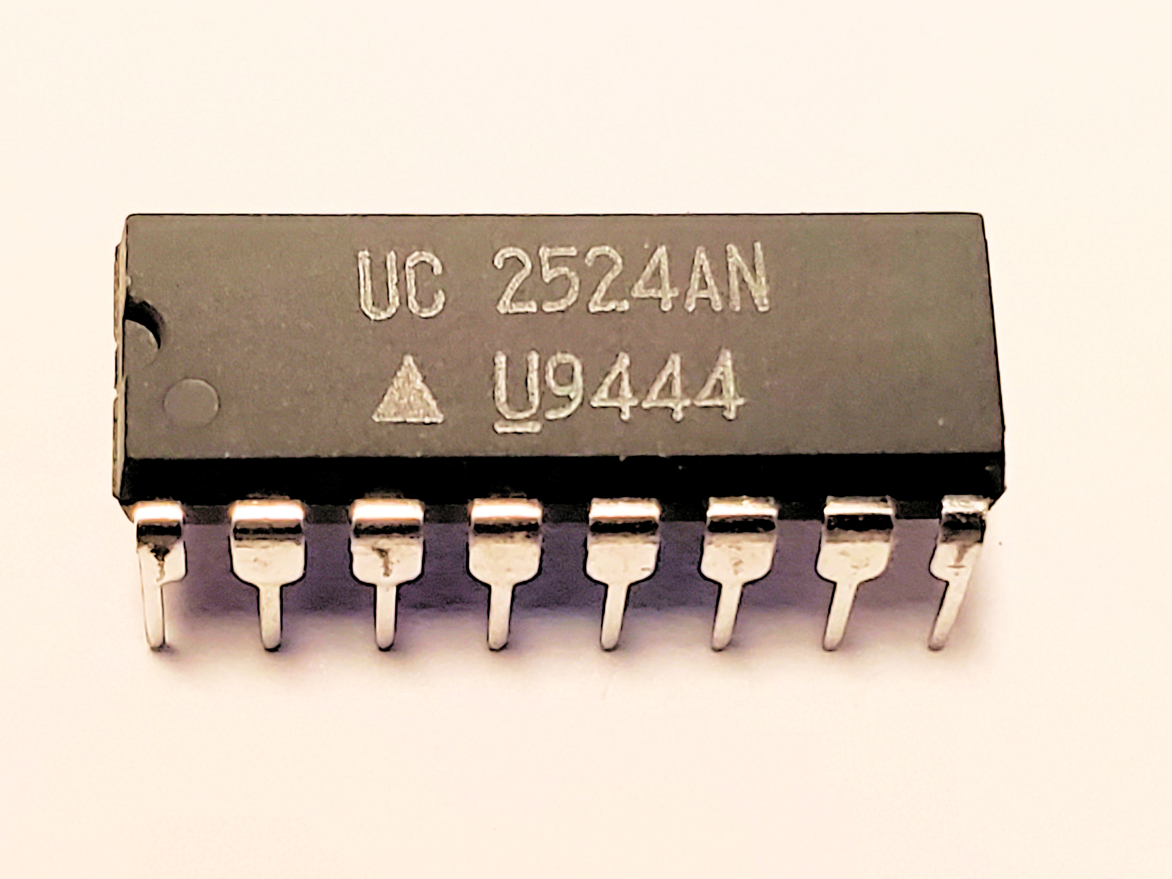 UC2524AN   16P DIP