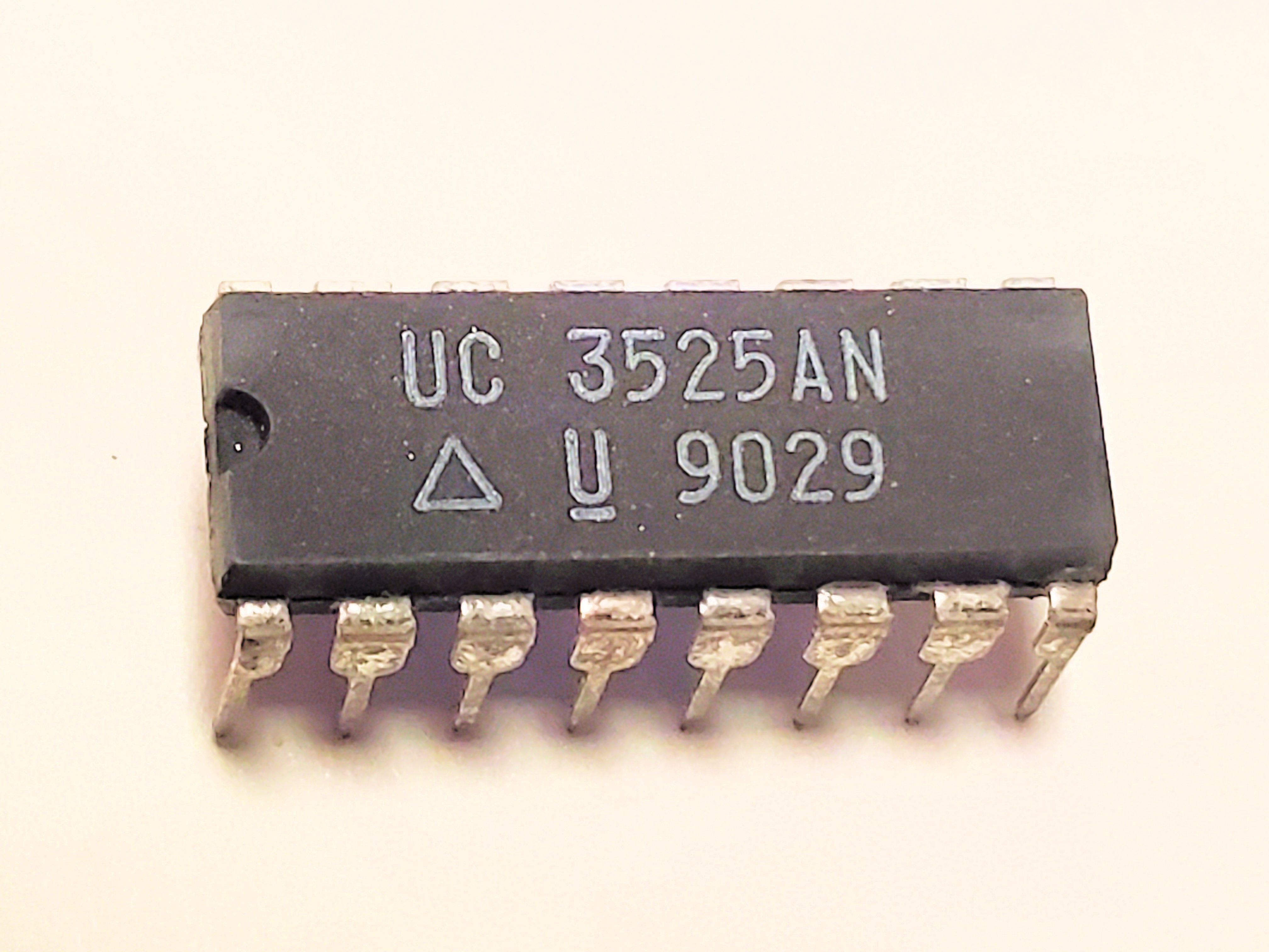 UC3525  3525     16P DIP