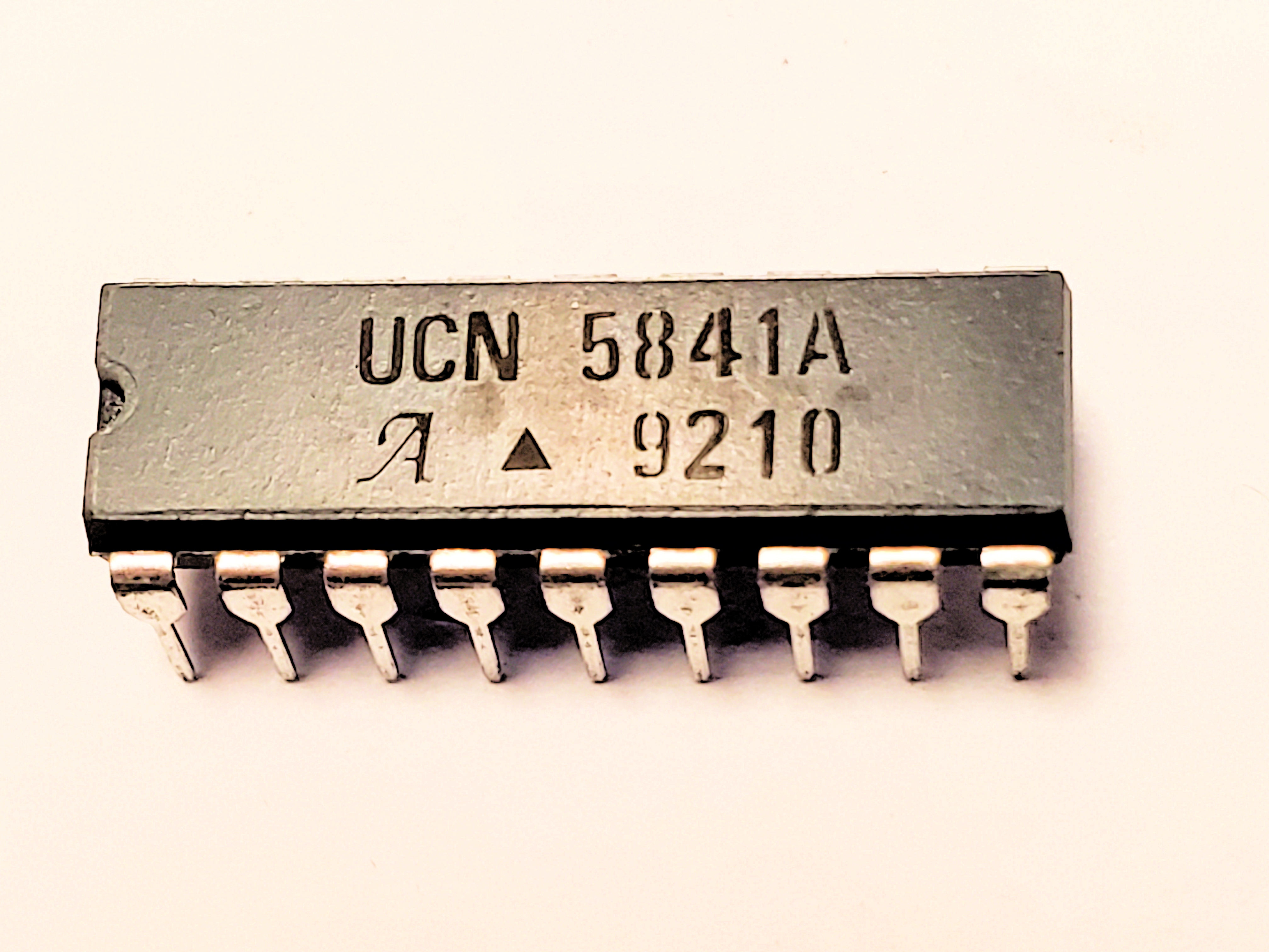 UCN5841A        N/R  18P DIP