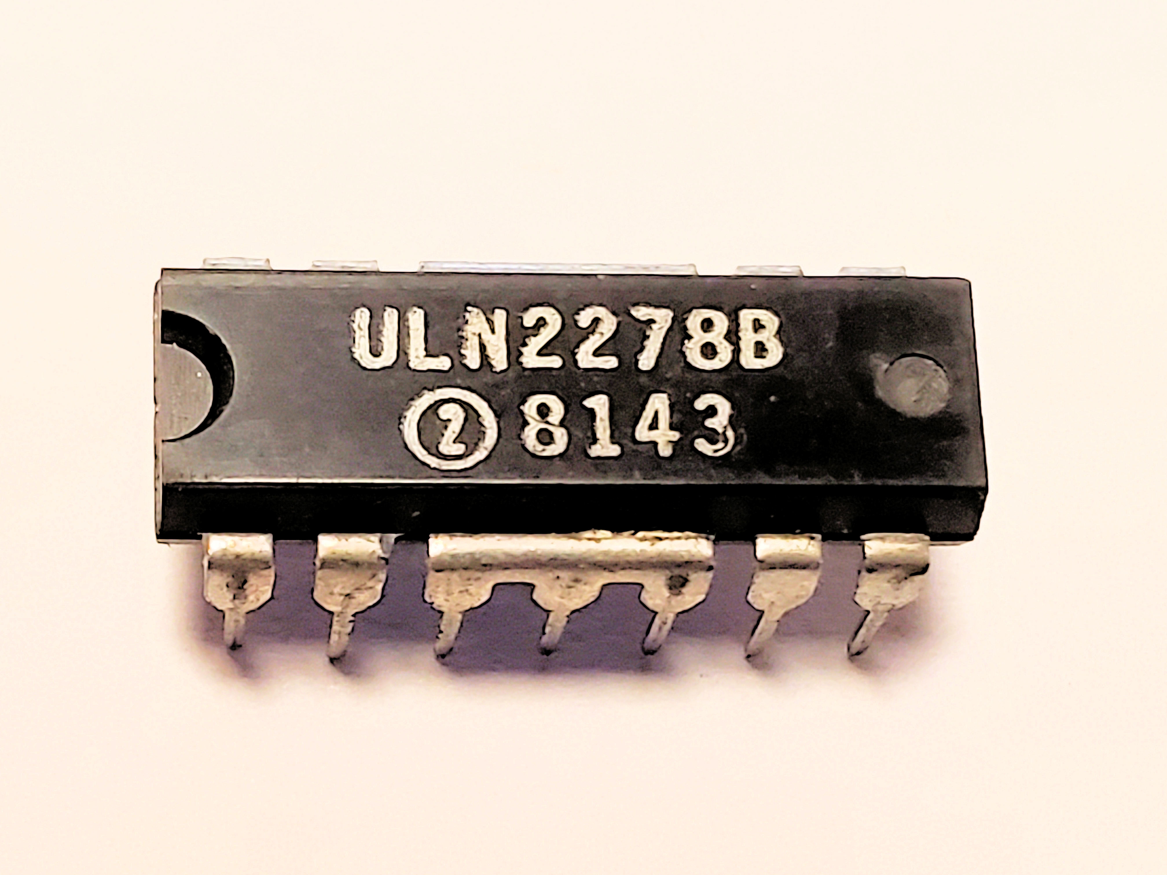 ULN2278B      14P DIP