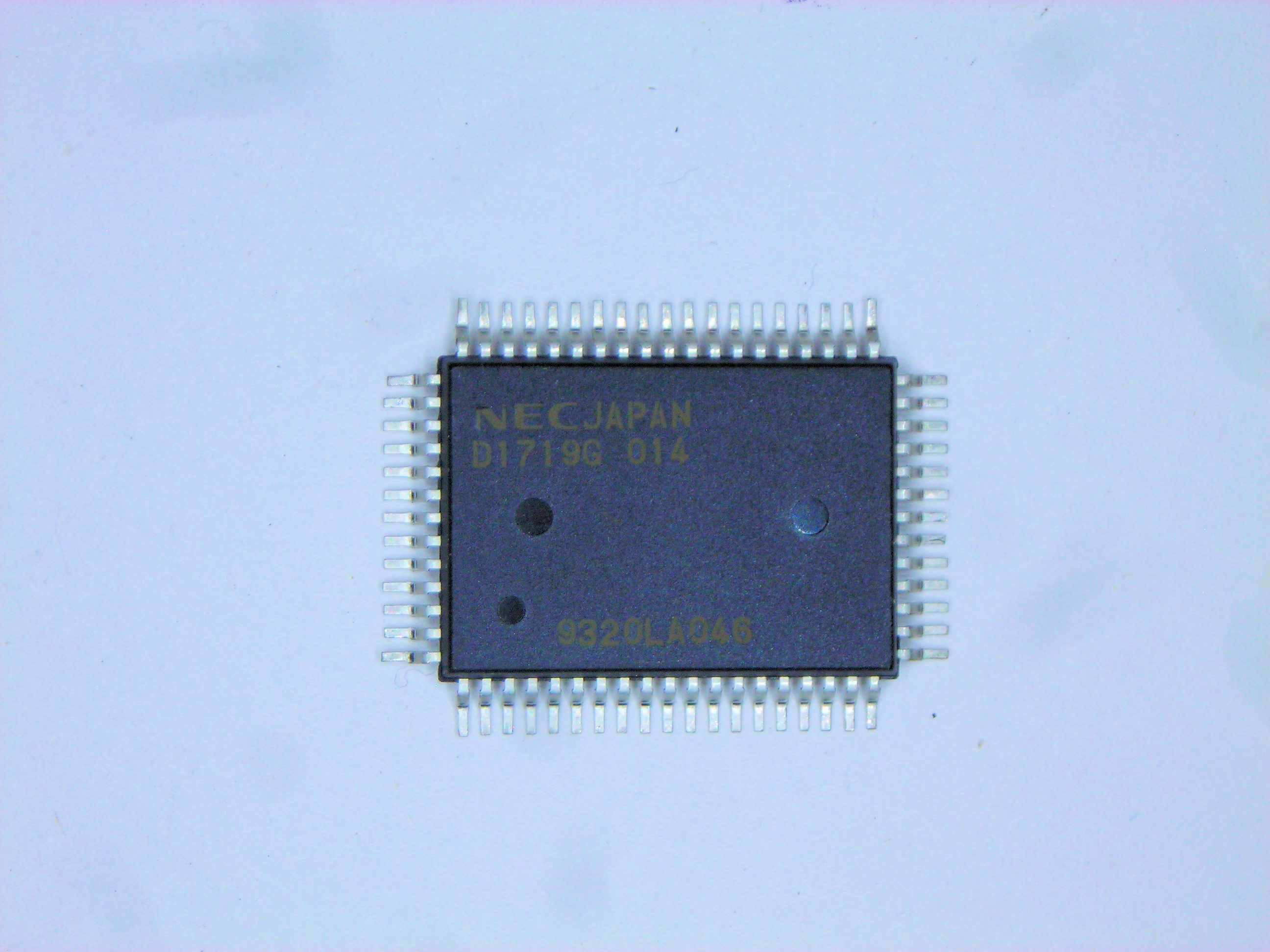 uPD1719G-014    64p SMD