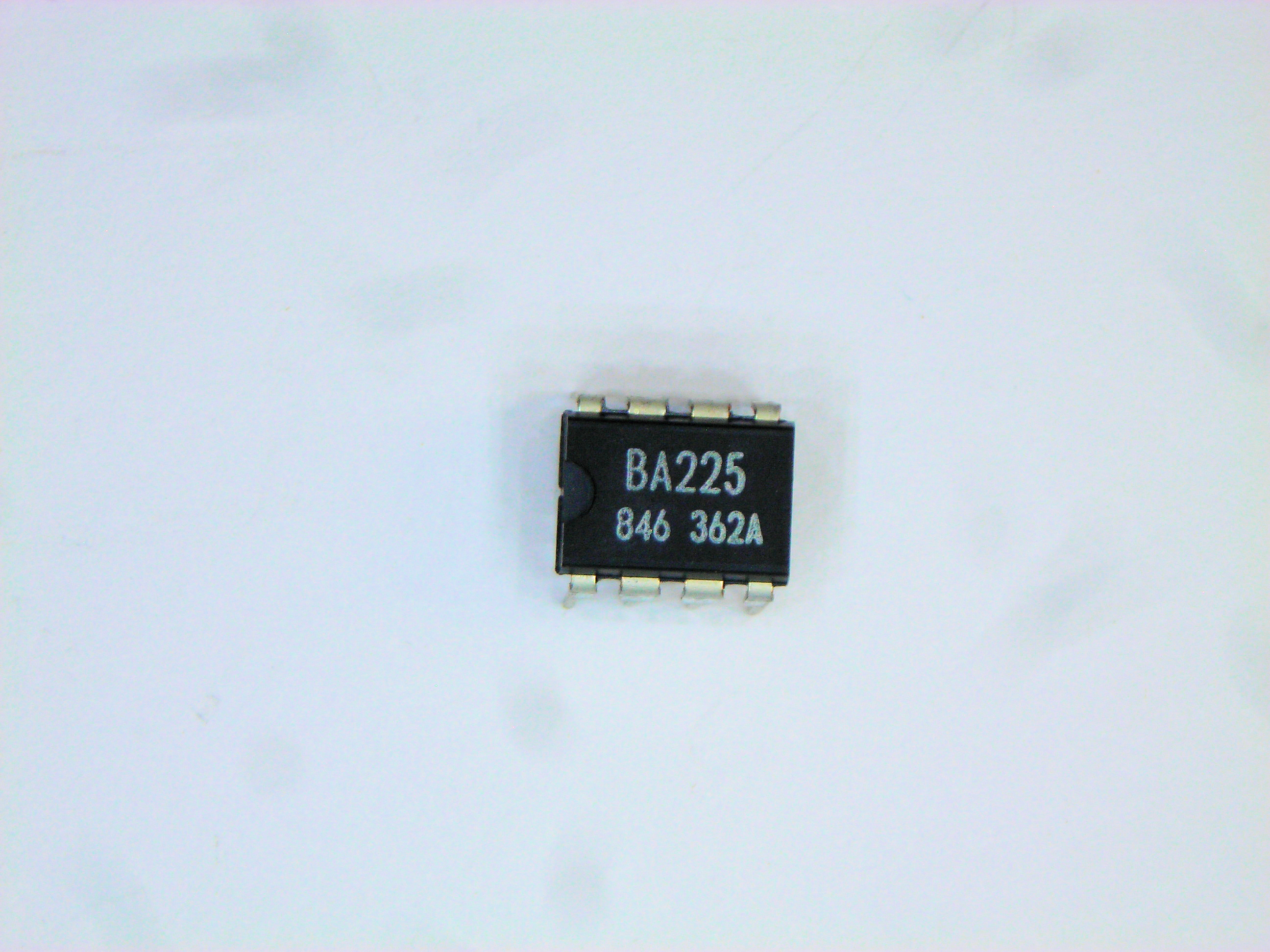 BA225             8P DIP