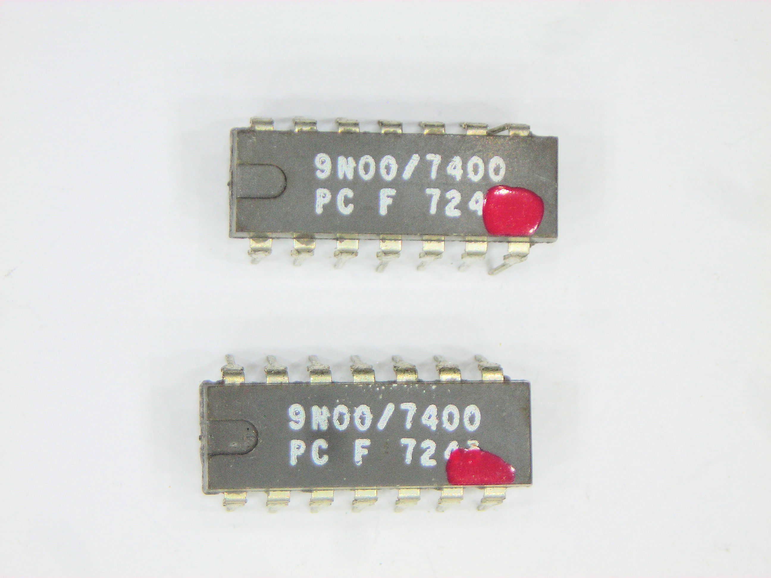 F7400PC    7400        14P DIP