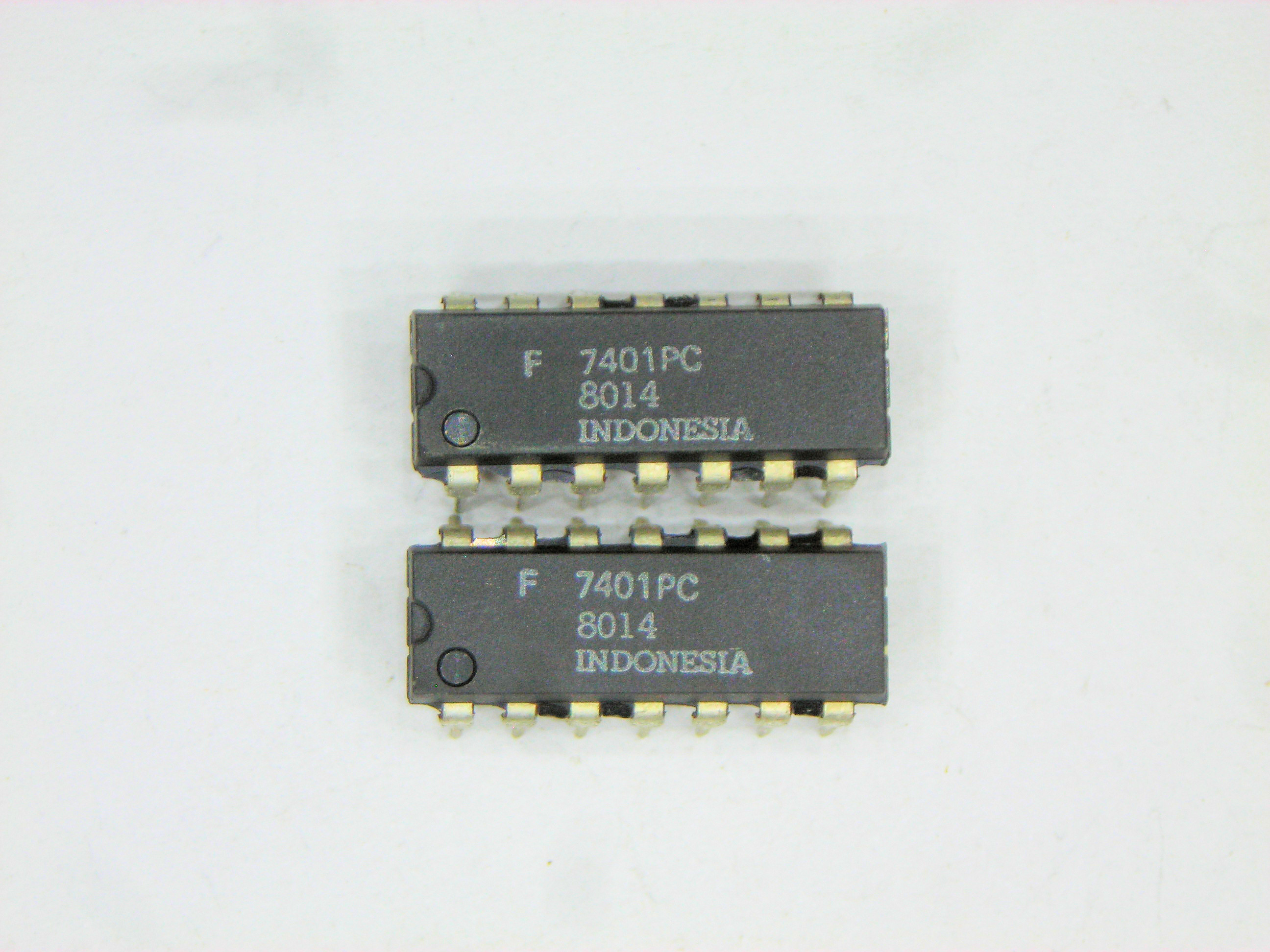 F7401PC    7401        14P DIP