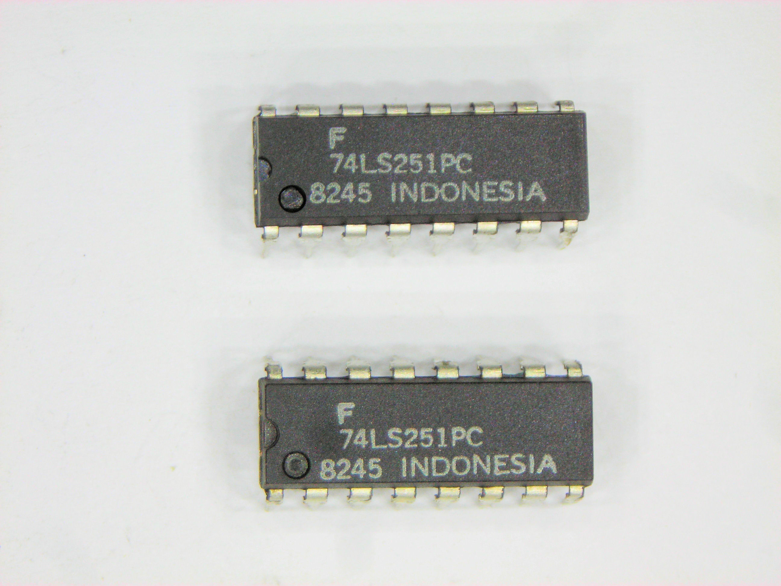 F74LS251PC  74LS251    16P DIP