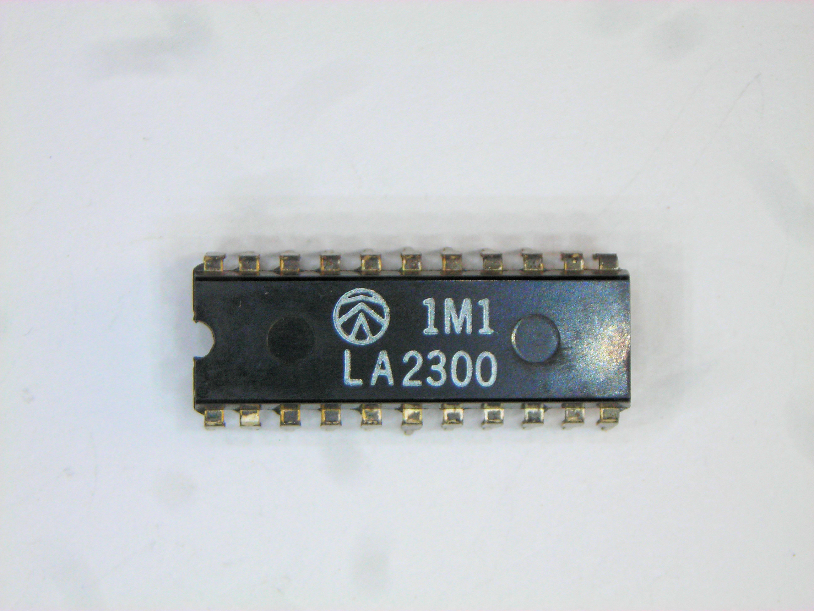 LA2300            22P DIP