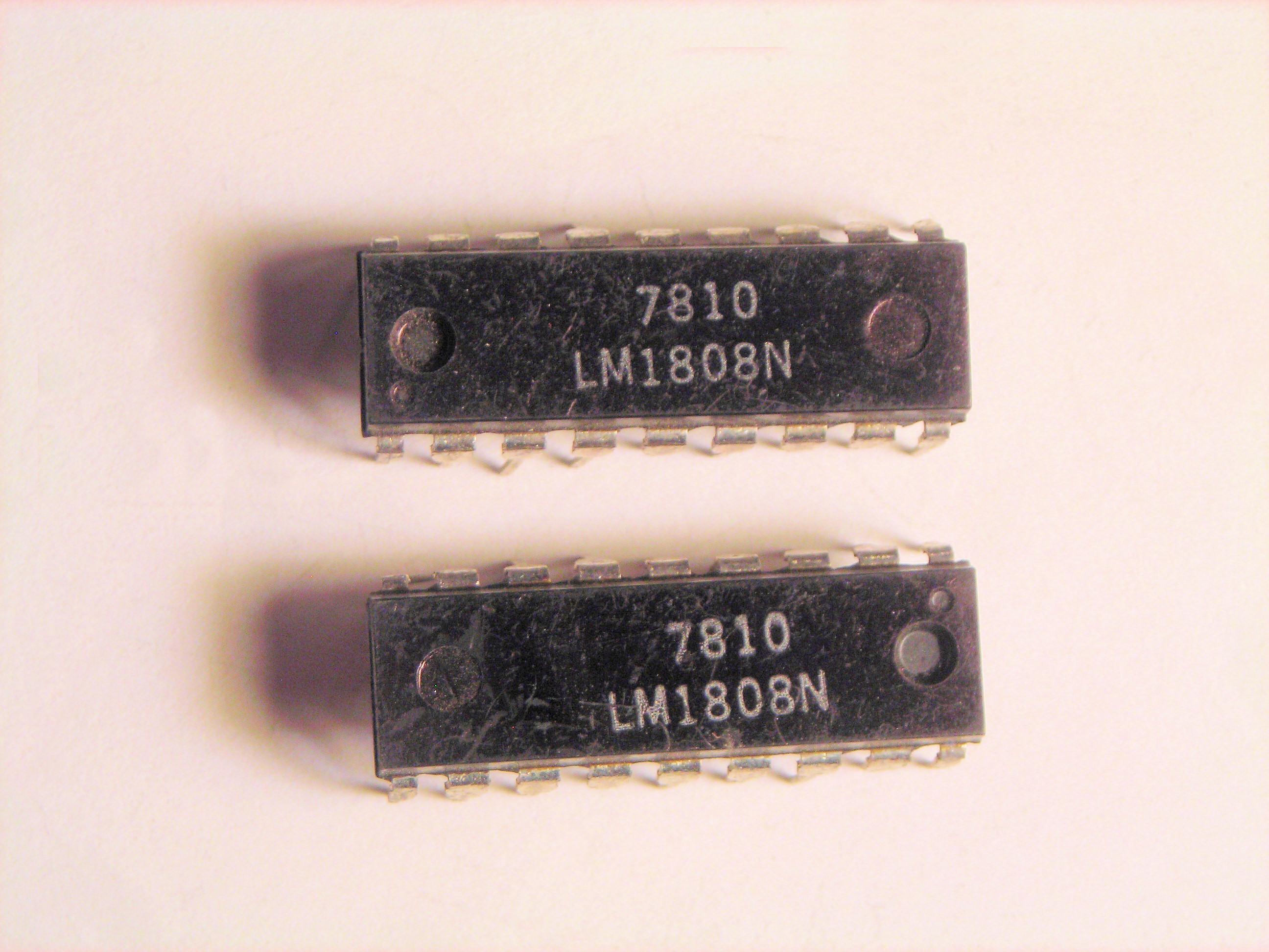 LM1808N    18P DIP