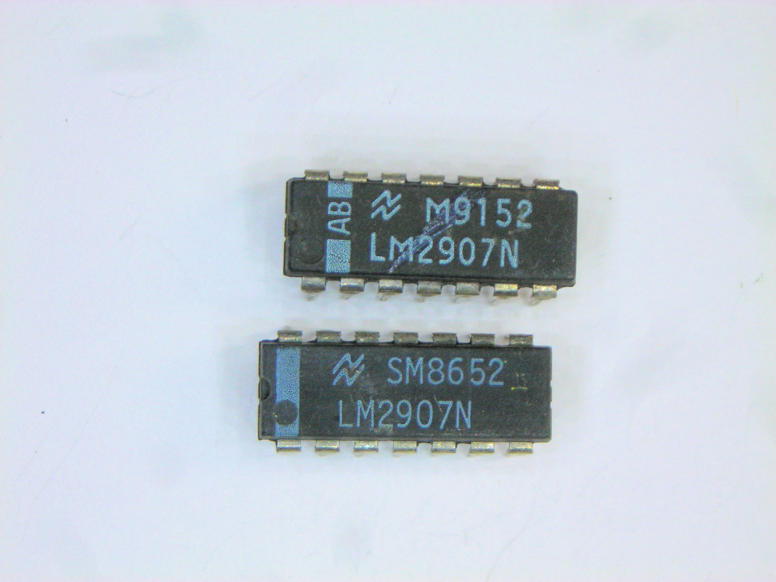 LM2907N    14P DIP