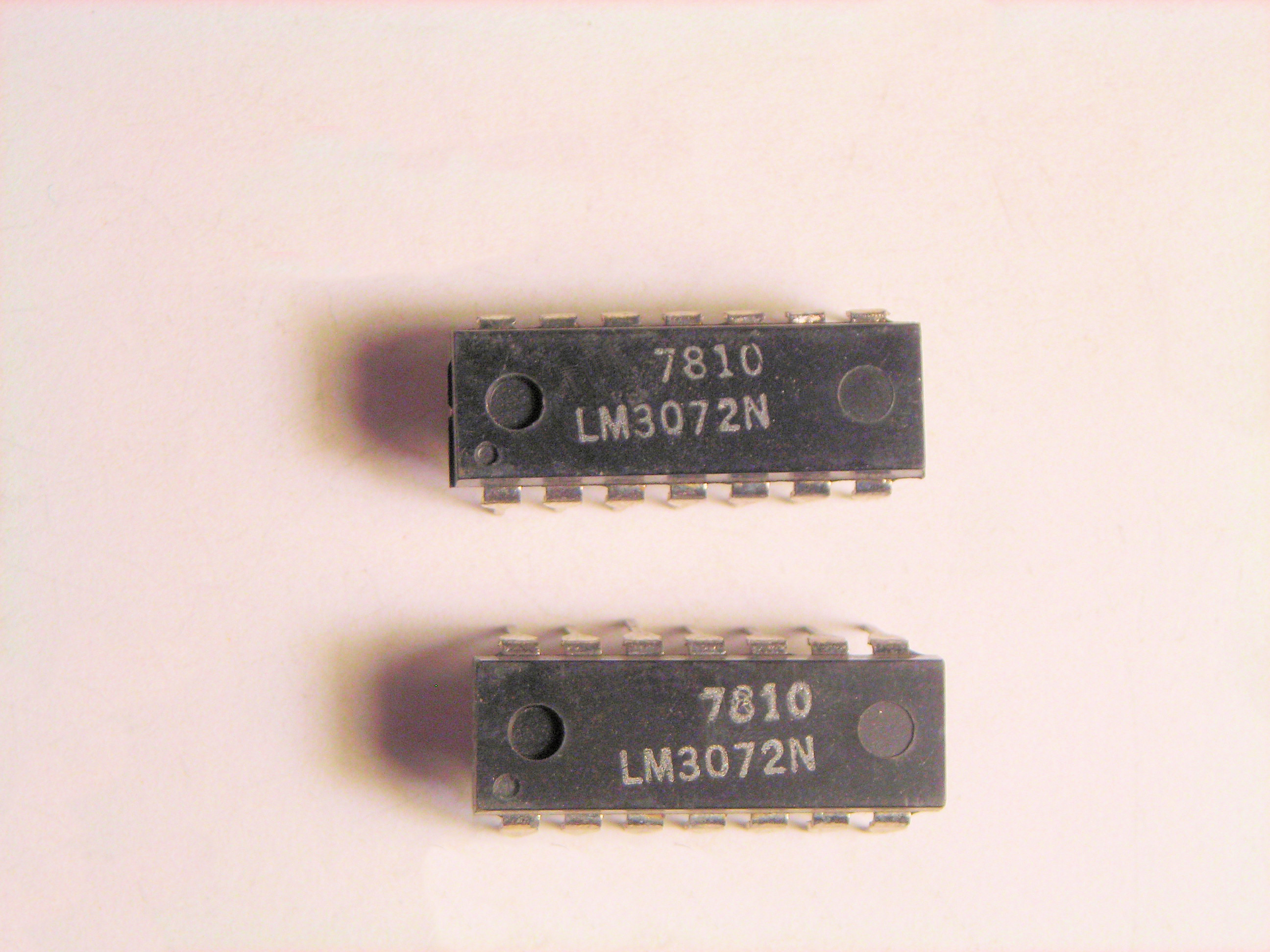 LM3072 ALT 221-62   14P DIP