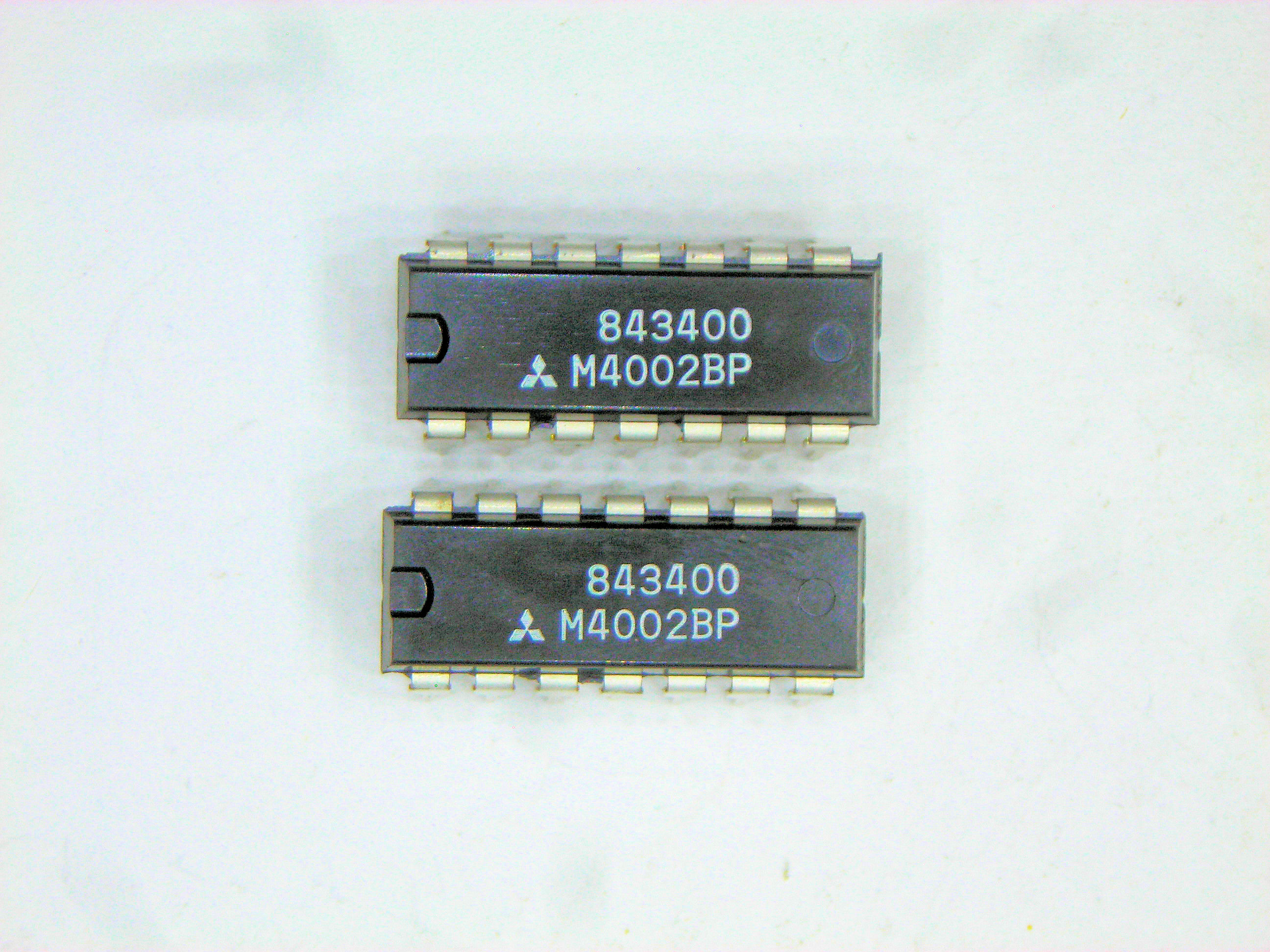 M4002BP    4002        14P DIP