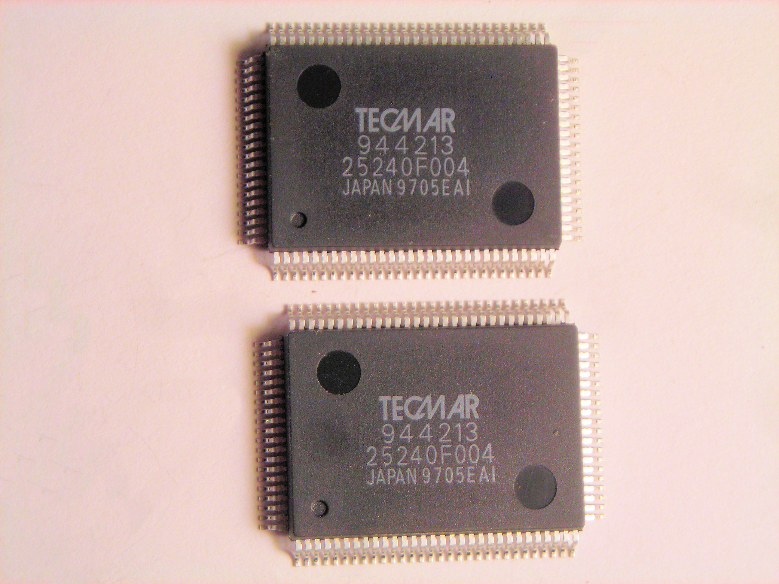 TC25SC240AF-004 N/R 100P SMD