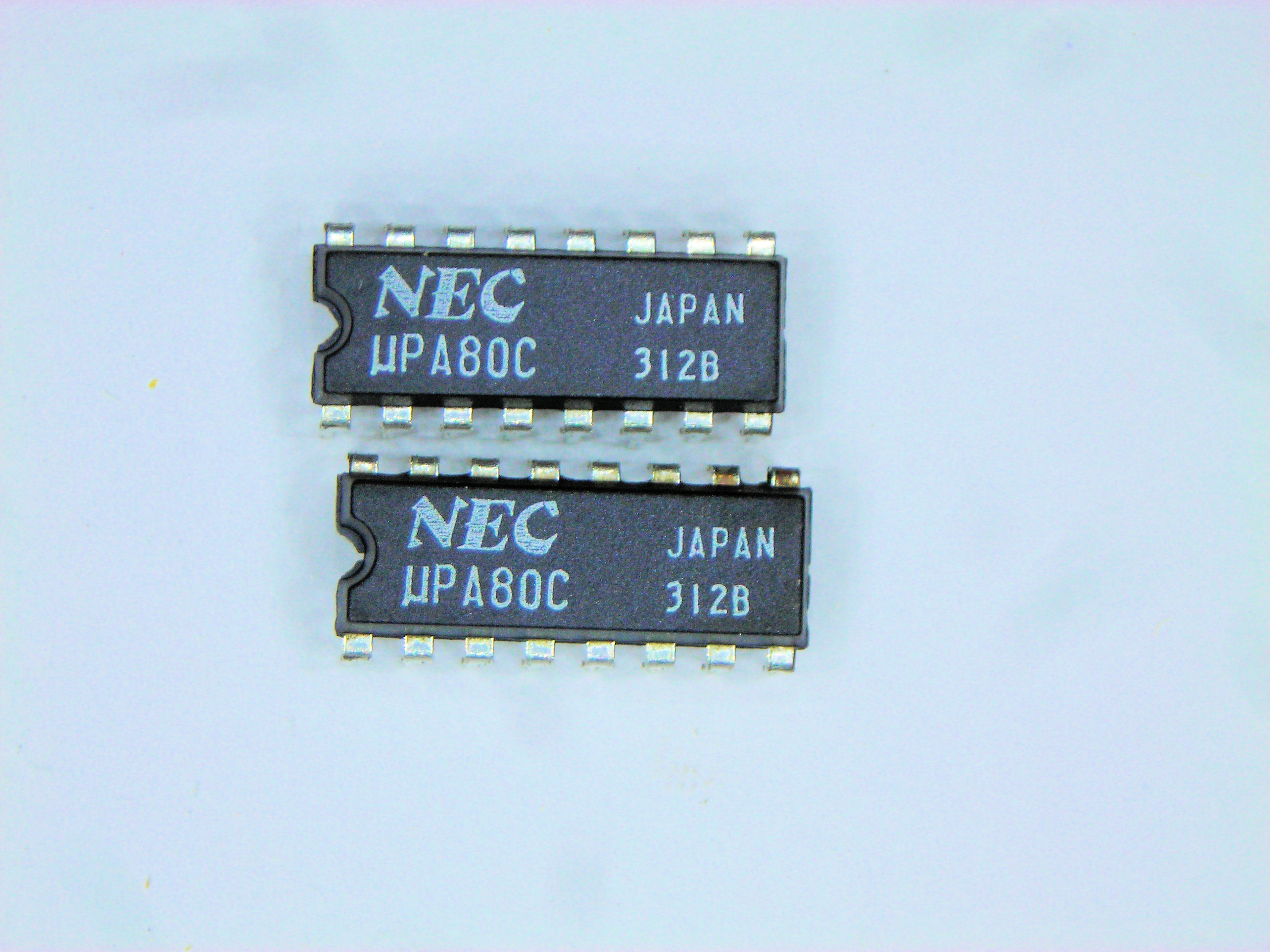 UPA80C ALT 4011      16P DIP